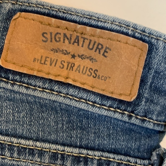 Levi Strauss Signature Modern Slim Med Dark Wash Jean Size 8M - W29 L32 - Picture 4 of 7